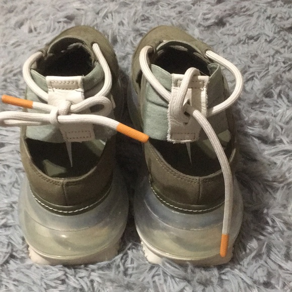 Sneaker - Picture 3 of 7